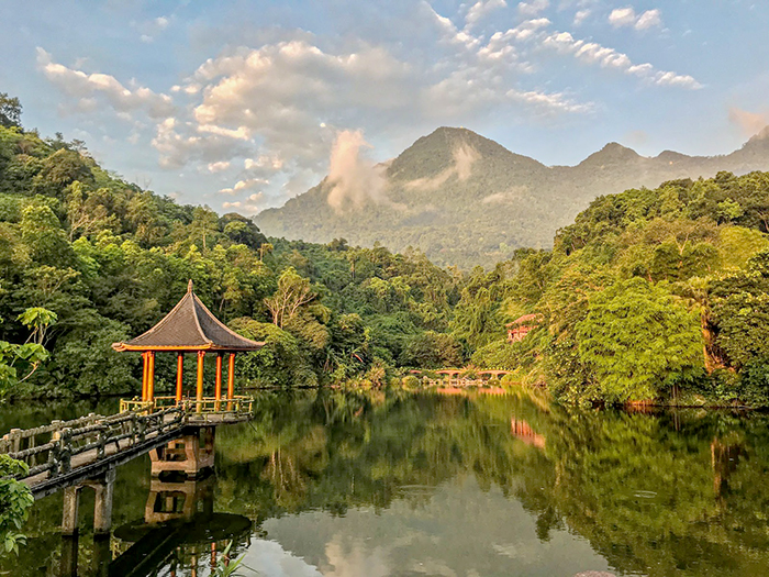 Thiên Sơn - Suối Ngà là khu du lịch sinh thái nằm giữa thung lũng trong khu rừng tự nhiên